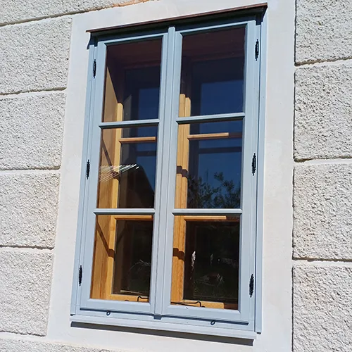 Ein neu renoviertes Fenster wurde eingebaut.